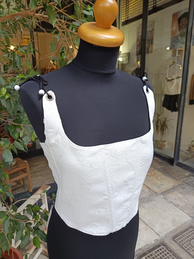 Front view of Corset 2 from the MAdAME KI corsets collection