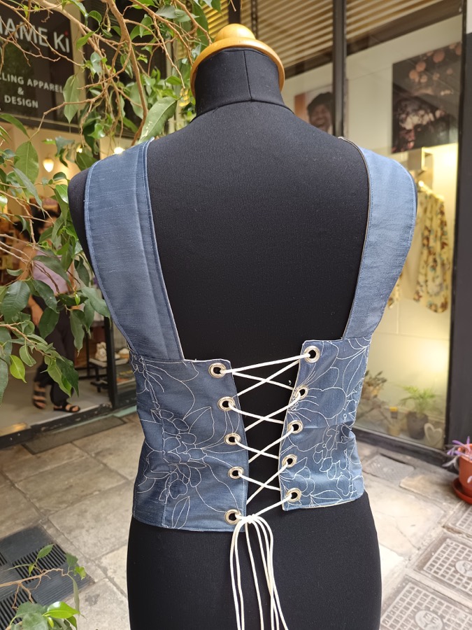 Back view of Corset 4 from the MAdAME KI corsets collection