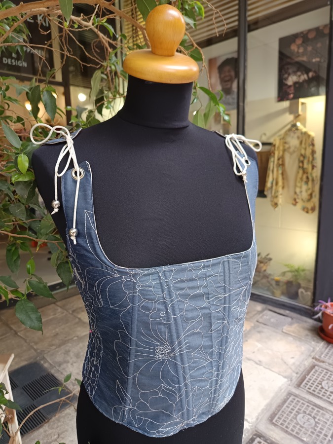 Front view of Corset 4 from the MAdAME KI corsets collection